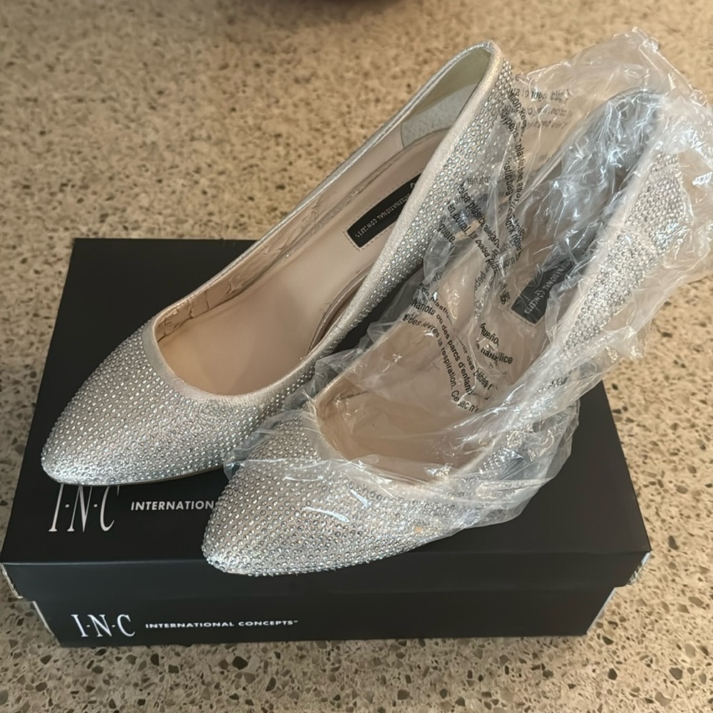 I.N.C. Silver Sparkle Heel size 9.5 M (International Concepts-Brand)